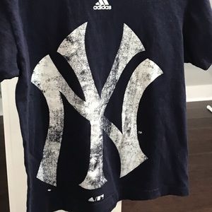 Youth boys Adidas tee shirt NY Yankees